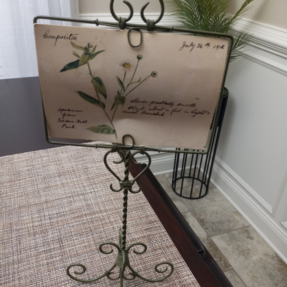 Elegant Antique Green Metal Easel Stand